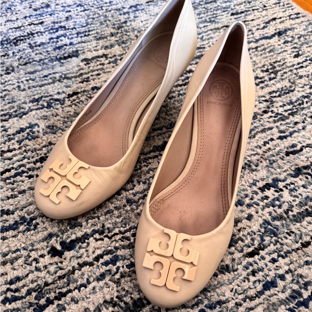 Tory Burch Cream Wedges with Logo Medallion Size 8.5